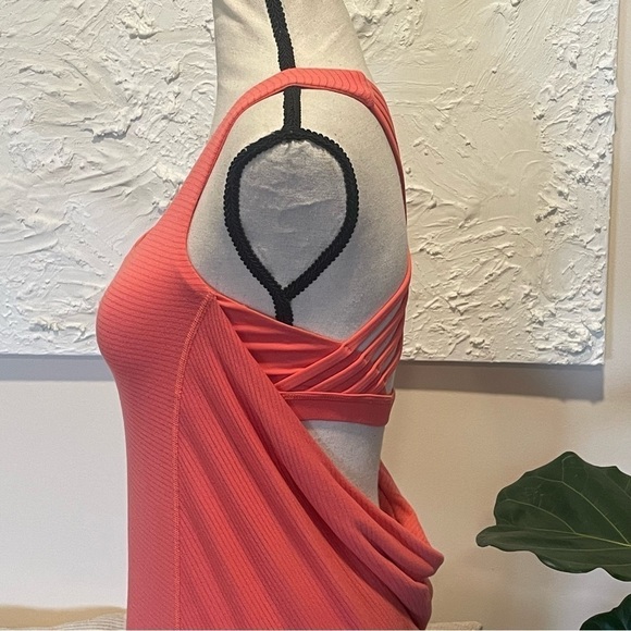 Lululemon Women's Wild Tank Top Strappy Coral Stripes size 6 Yoga Workout - Picture 5 of 9